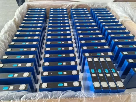 ما عدد خلايا LiFePO4 اللازمة لبطارية 48 فولت؟